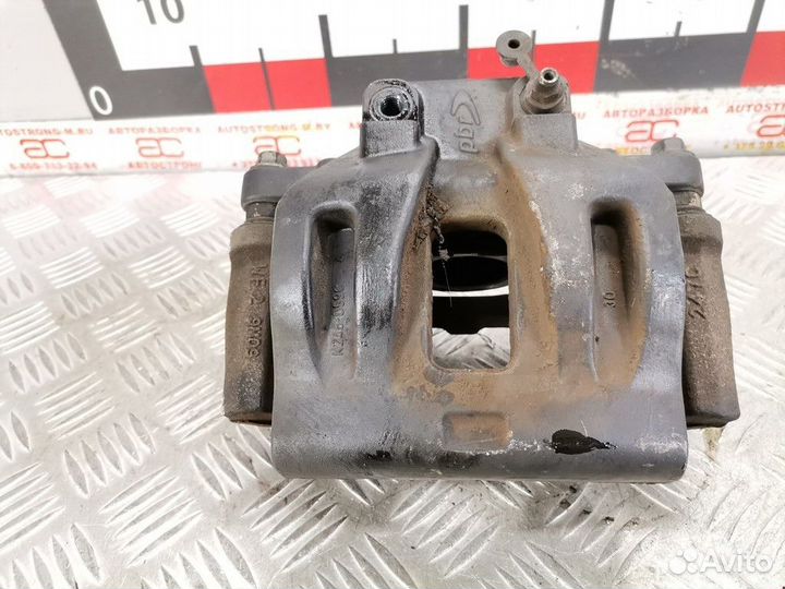 Суппорт передний правый Dodge Charger LX-1 2010