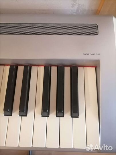 Цифровое пианино Yamaha + банкетка