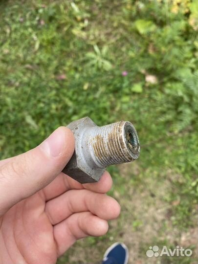 Гайка с сальником от активатора