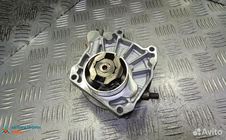 Насос вакуумный Opel Astra J 2011