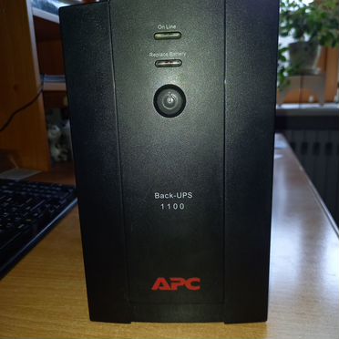 Источник бесперебойного питания APC 1100