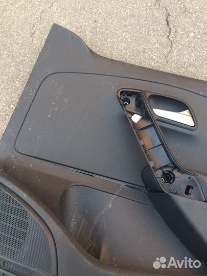 Обшивка двери передней правой