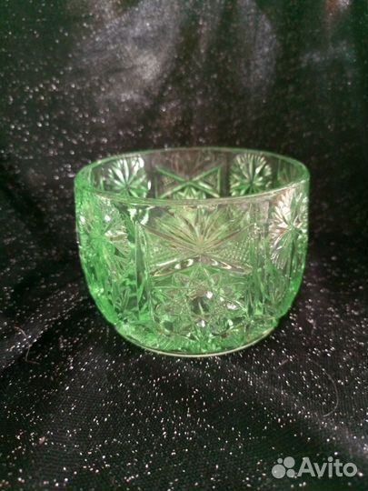 Салатник цветное стекло с ручной резкой ГДР Винтаж