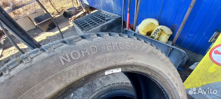 Gislaved Nord Frost 200 235/45 R18