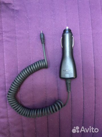 Автомобильное зарядное устройство для телефона