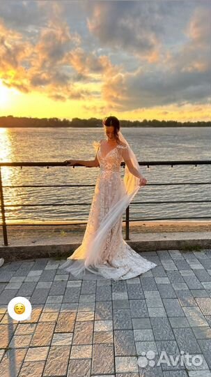 Свадебное платье 40 42 бу