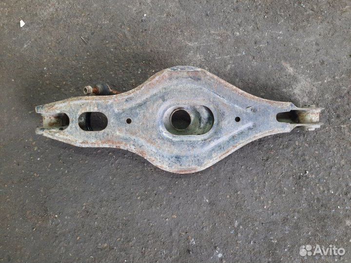 Рычаг поперечный задний левый Mitsubishi Outlander