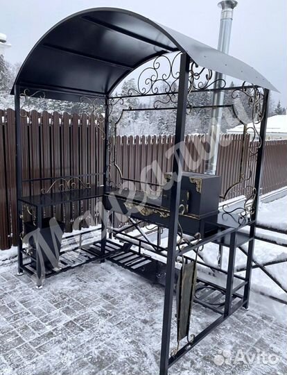 Мангал с крышей