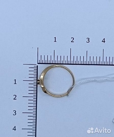 Кольцо с бриллиантом