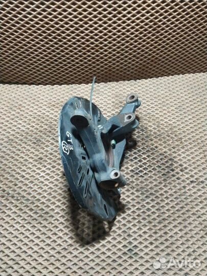 Кулак поворотный со ступицей передний правый