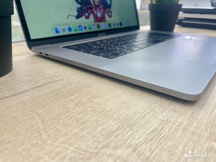 Ноутбук Apple MacBook Pro 15 2016