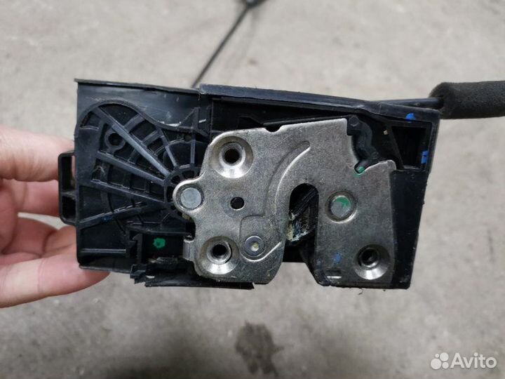 Замок боковой двери задний левый Лада Веста 2018