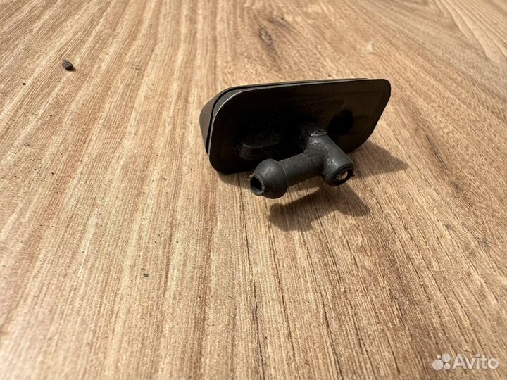 Форсунка омывателя заднего стекла w124 универсал