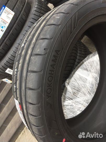 Yokohama Advan Sport V107 245/45 R19 и 275/40 R19 107Y