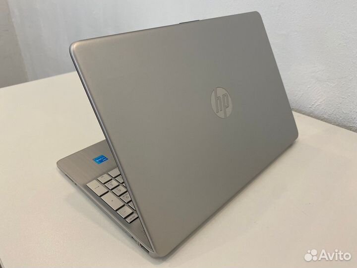 Ноутбук HP 15s-fq2111ur 15.6