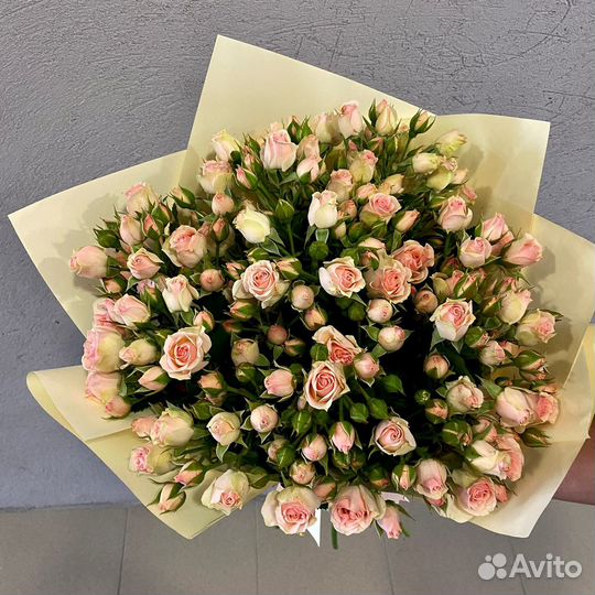 Букет кустовые розы