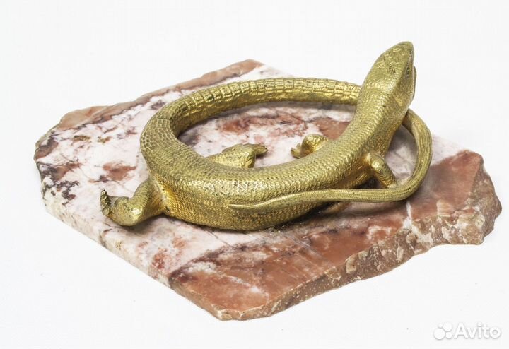 Композиция Ящерица на яшме, бронза, высота 4 см, о