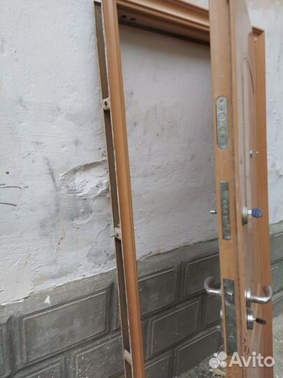 Дверь входная металлическая бу