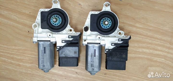 Моторчик стеклоподъемника Volkswagen Jetta