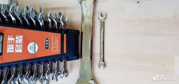 Набор гаечных ключей 24 размера