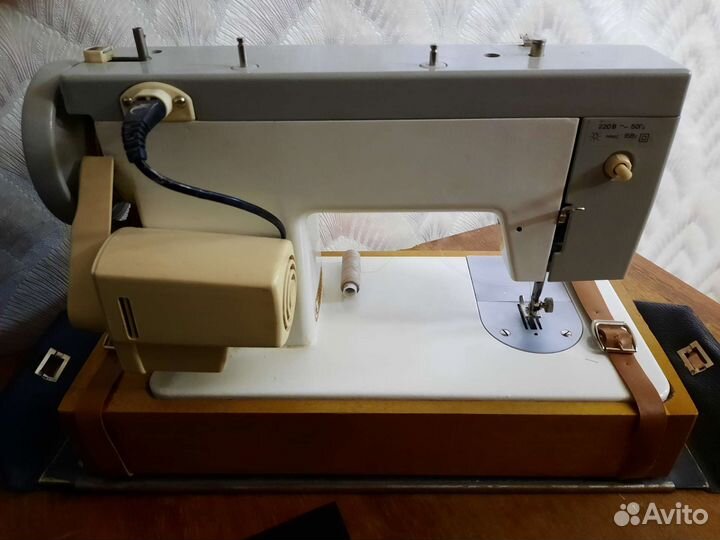 Швейная машина Чайка
