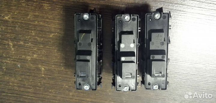 Кнопка центрального замка mercedes A2049058402