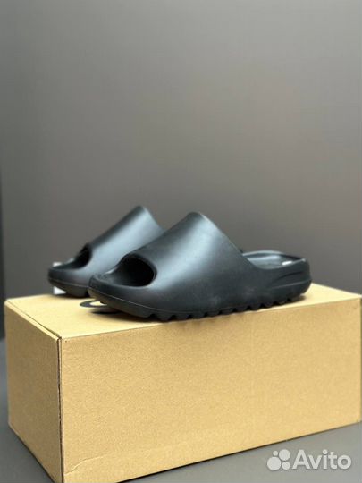 Тапки adidas yeezy slide