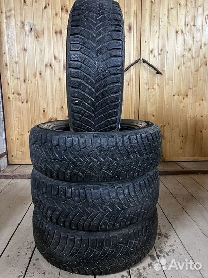 Michelin X-Ice North 4 215/60 R17
