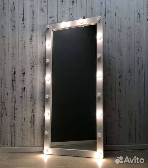 Зеркало с подсветкой в полный рост