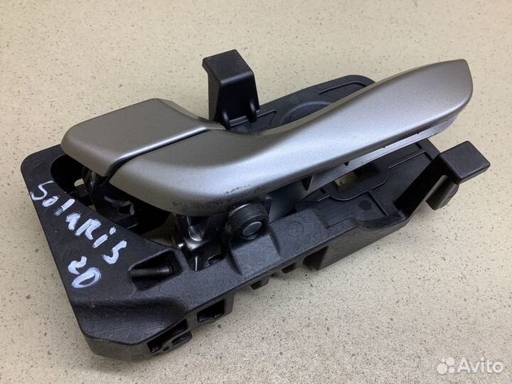 Ручка двери внутренняя левая Hyundai Solaris седан