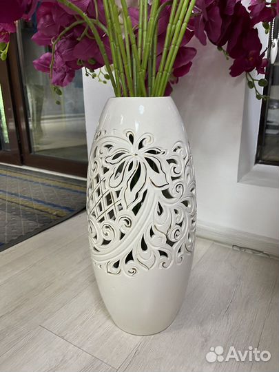 Ваза с искусственными цветами