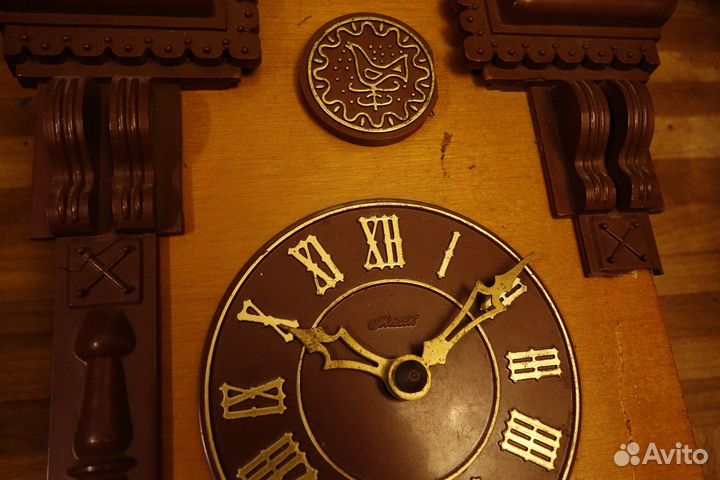 Часы с кукушкой и боем маяк