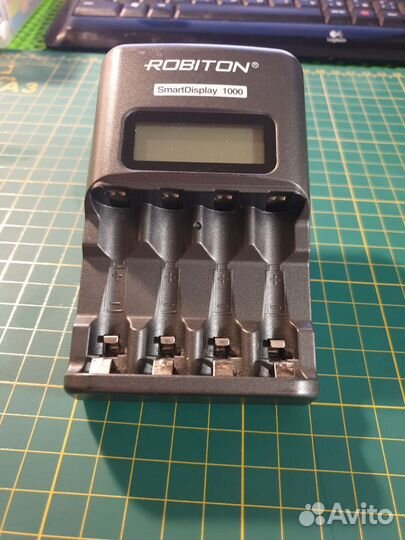 Зарядное устройство Robiton SmartDisplay 1000