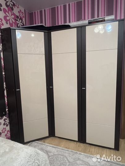 Шкаф угловой