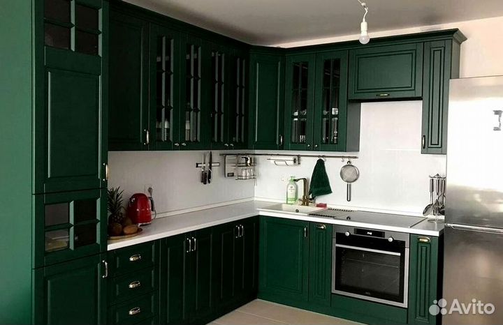 Угловая кухня в классике на заказ