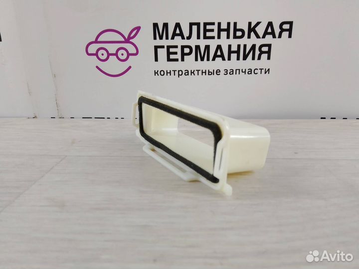 Штуцер воздуховода зад. лев. BMW X5 G05 G30 2021