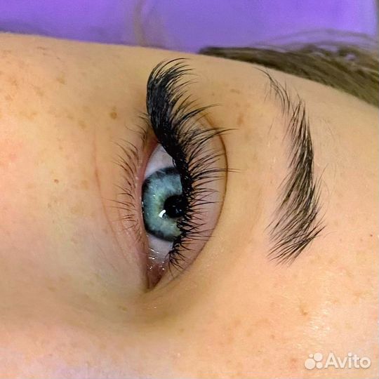 Наращивание ресниц,оформление бровей