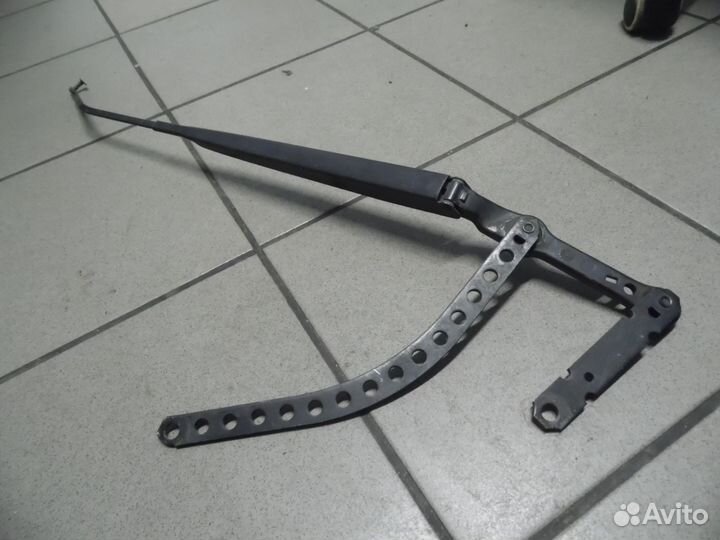 Поводок дворника правый Рено Сценик 2