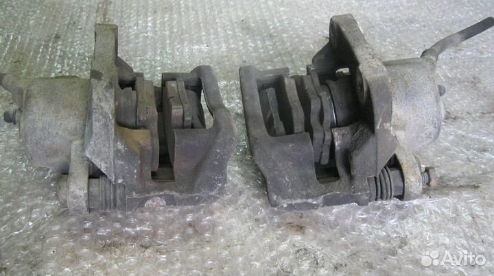 Суппорт передний левый Renault Logan 1.6