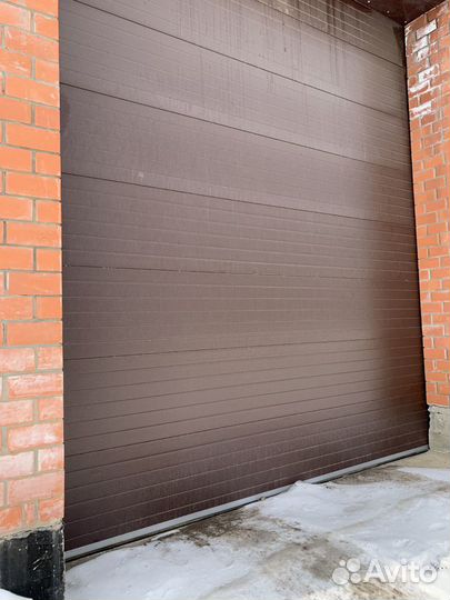 Секционные ворота