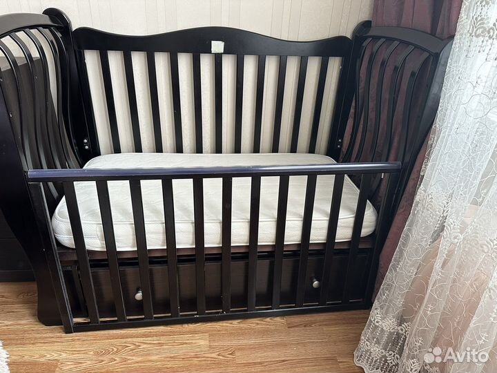 Кровать с маятником