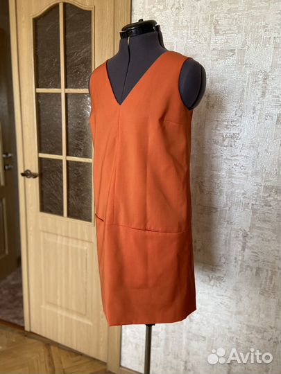 Платье прямое с карманами