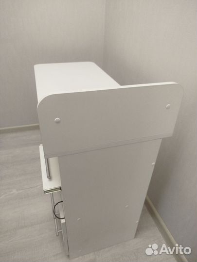 Маникюрный стол складной