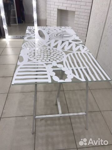Стол стеклянный