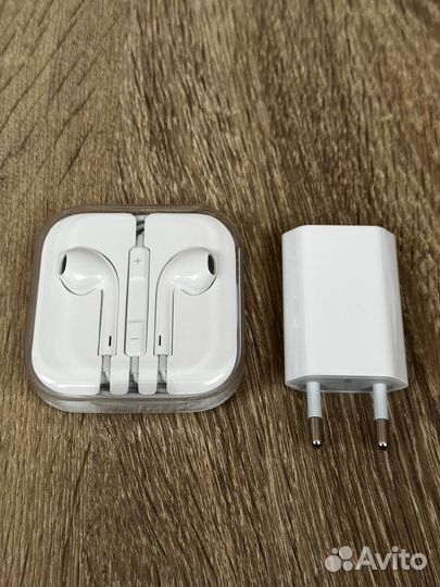 Apple EarPods 3,5 мм и адаптер питания