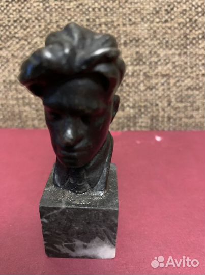 Бюст Маяковский литье