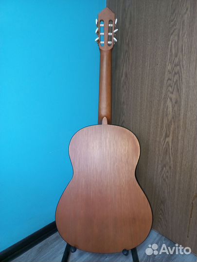 Классическая гитара Yamaha / Framus