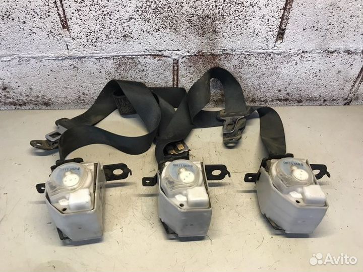 Ремень безопасности задний Mitsubishi Lancer седан