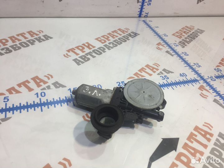 Тойота Моторчик стеклоподъемника задний левый Лев