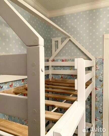 Кровать Двухъярусная массив